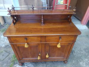 Credenza con alzata